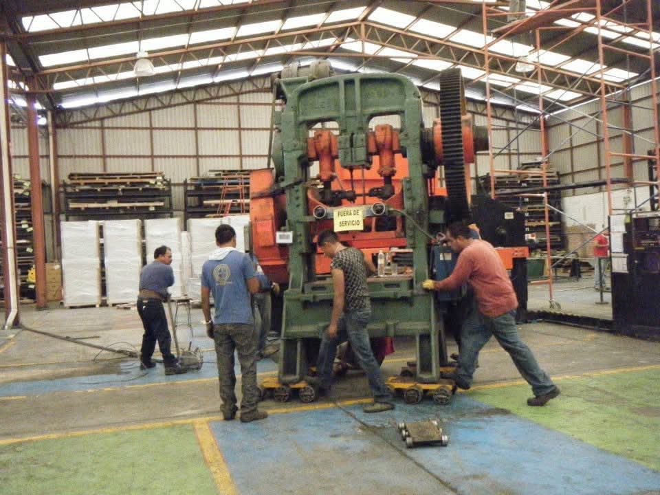 MANIOBRAS TRANSPORTES Y GRUAS ORTIZ